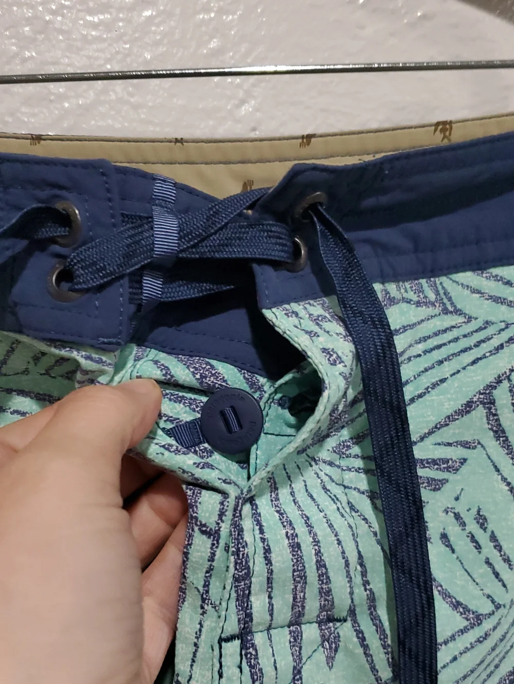 Patagonia Stretch Wavefarer Boardshorts In Rain Fern Speckle Green Size 30